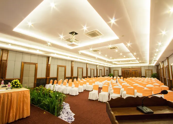 Royal Empire Hotel 4*
